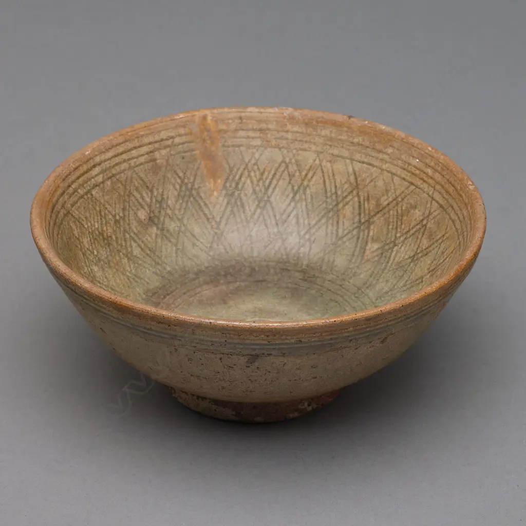 Stoneware bowl – Sawankhalok - 13th to 16thC, Image 1++
